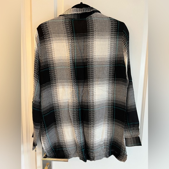 Lush size small soft and is perfect if you want to front tuck - Picture 3 of 3